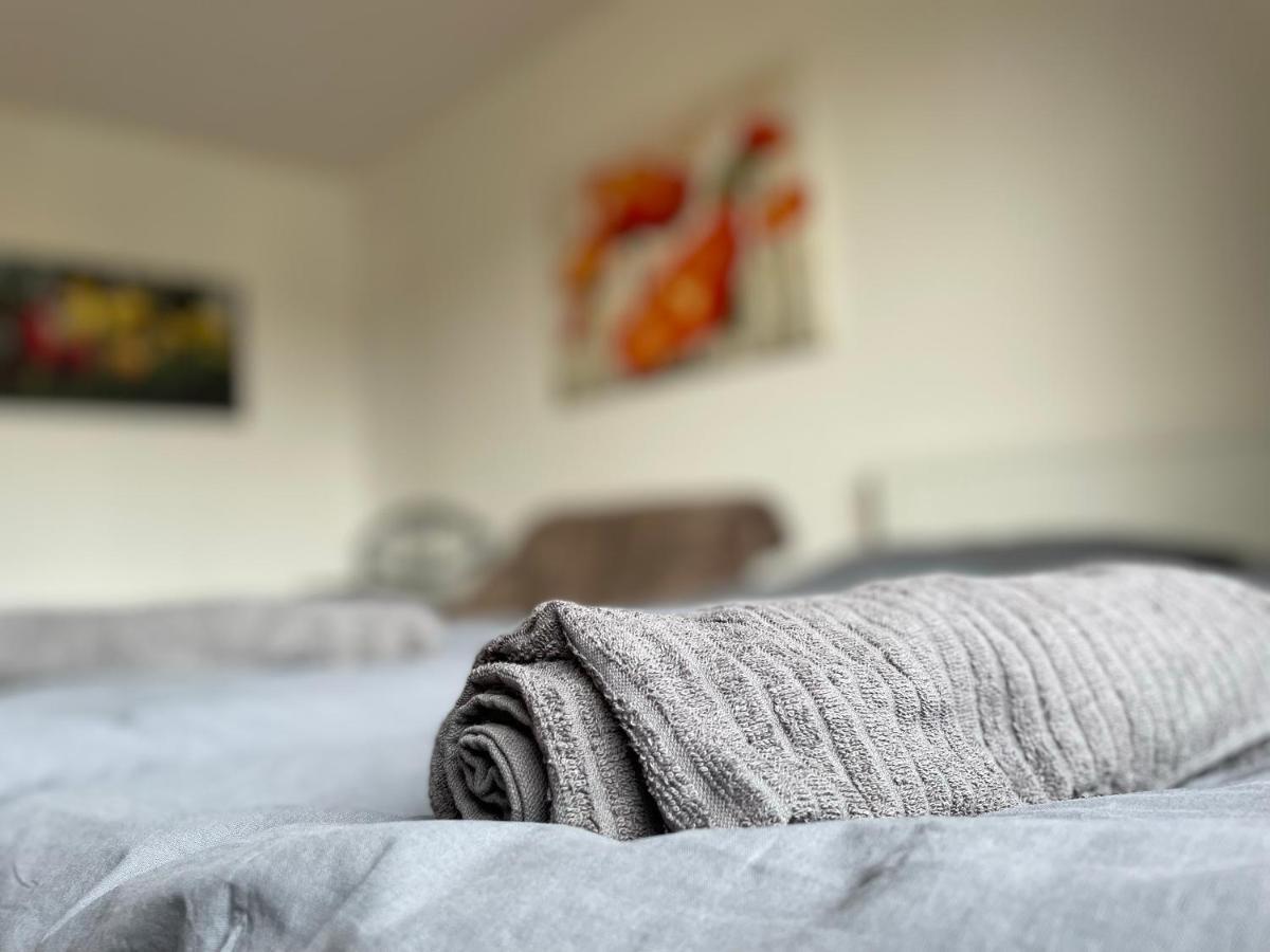 Schoene Einfache Ferienwohnung Mitten In Oldenburg Eksteriør bilde